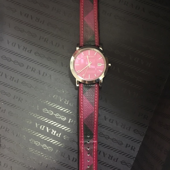 Designer watches that will need new battery! - Picture 4 of 7